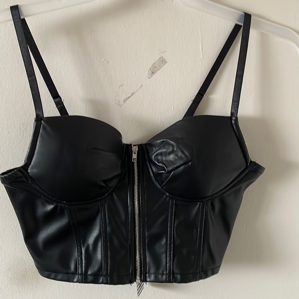 Black top size  small